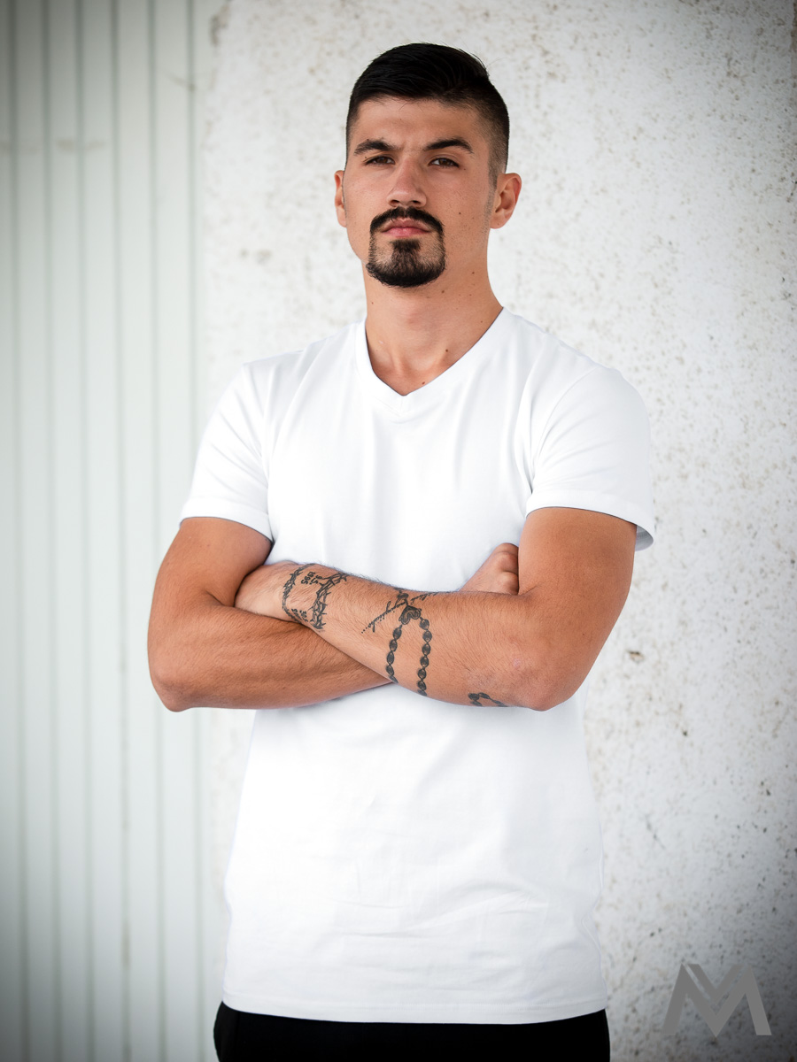 tričko, tricko, trička, tricka, pásnke tričko, pánske tričká, oblečenie, pánske oblečenie, tričko na leto, letné tričko, tričko s krátkym rukávom, tričko bez potlače, panske tricka na gombiky, tričko pre otca, ako darček, darček na Vianoce, na narodeniny, tričko k rifliam, repablo, šedé, biele tričko,