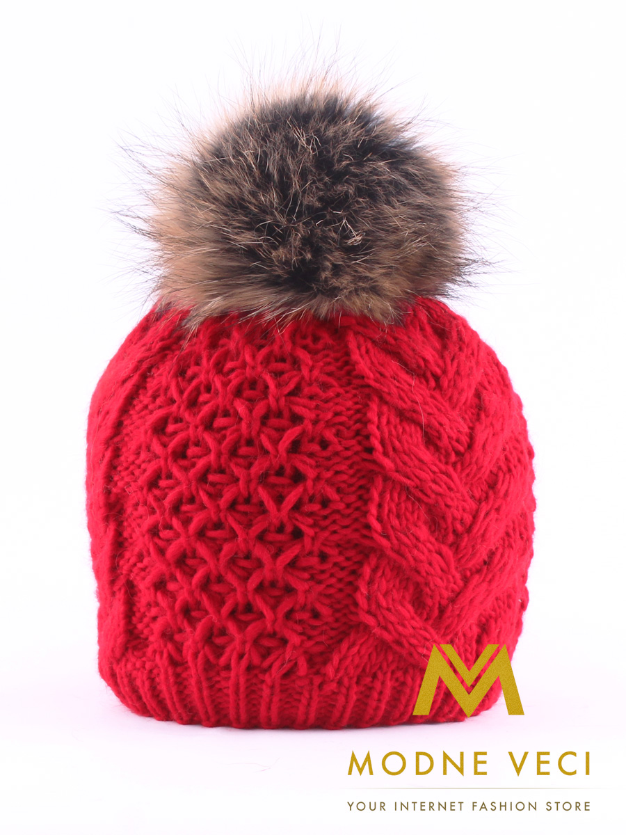 dámska čiapka v červenej farbe