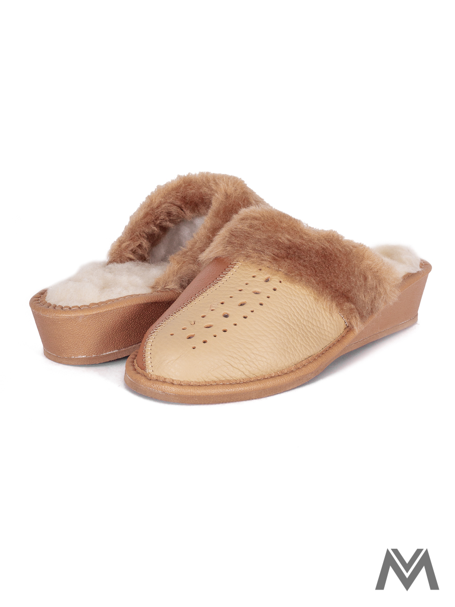 papuče, teplé, oteplené, vianoce, darček, žena, dáma, mama, babka, stará mama, zaujímavé, strieborné vzorované, moderné, veselé, pekné, na domáce nosenie , papuče do práce, zateplené papuče , papuče s kožušinkou, zateplené papuče