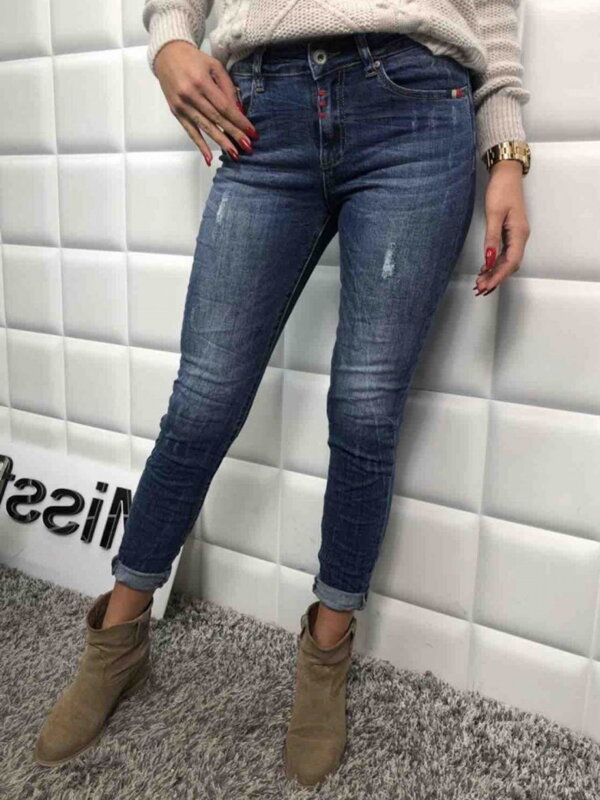 Klasické dámske rifle s vyšuchaným dizajnom rifle, dámske rifle, deravé rifle, športové rifle, sportove rifle, moderne rifle, zaujimave rifle