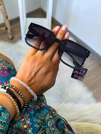 Dámske slnečné okuliare v čiernej farbe