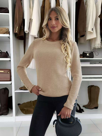 Dámsky béžový nátelník s gombíkmi na rukávoch 