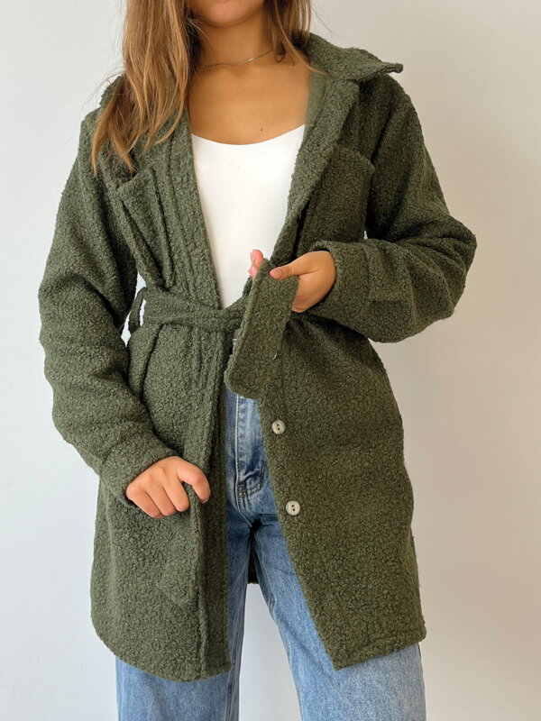 Dámsky krátky TEDDY kabát v olivovej farbe